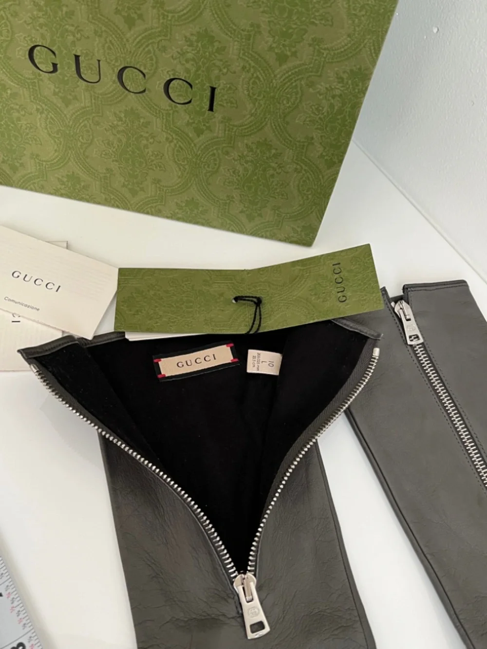 Gucci Lambskin Leather Gloves with Zipper Size L Silk Lining $900 Retail Unisex
